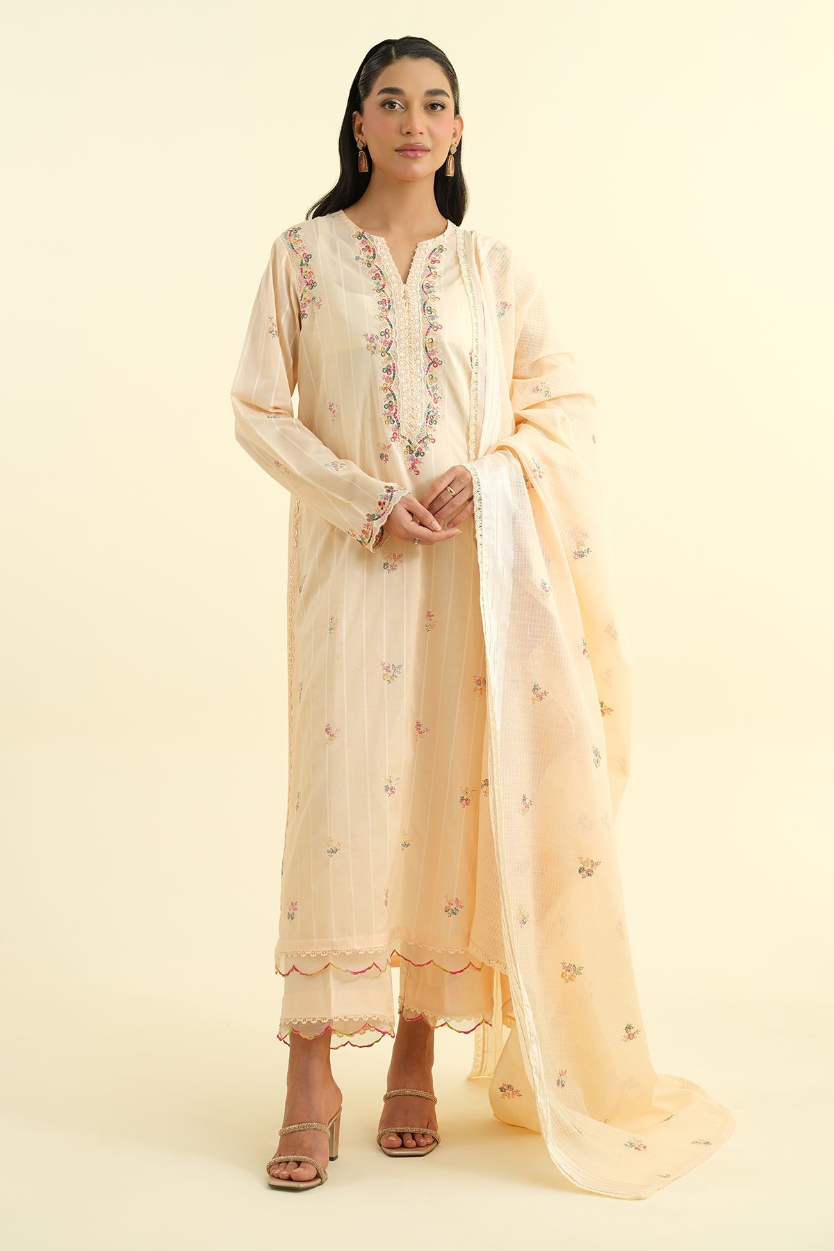 text  3-piece-embroidered-suit-c6187-7